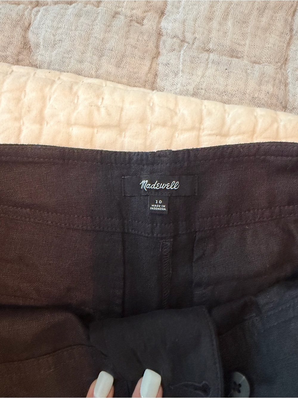 Madewell Woman’s Black Linen Shorts